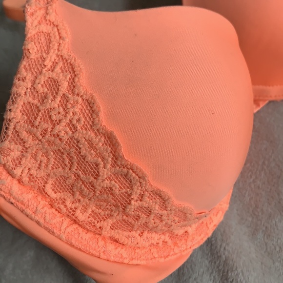 Victoria’s Secret T-Shirt Bra - Picture 2 of 6